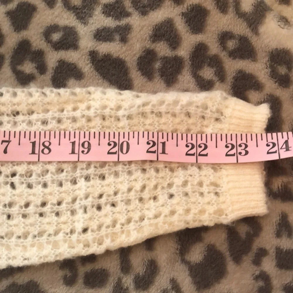 Abercrombie & Fitch Wool Open Weave V-neck Sweater in Ivory Cream Size Medium